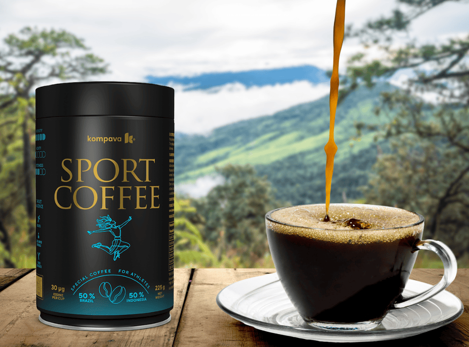 Sport Coffee a šálek kávy v lese-cz-alt