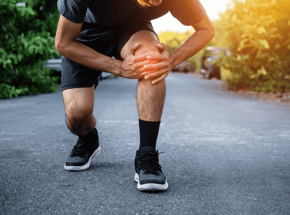 bolavý kloub na koleně muž při běhu-cz-alt