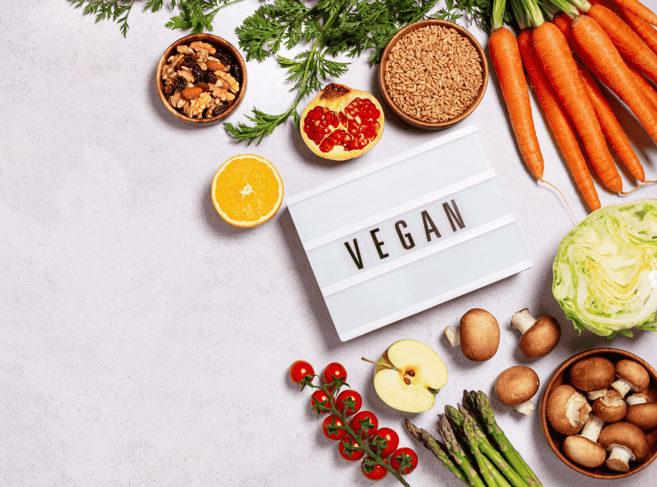 nápis vegan při zelenině a ovocí-cz-alt