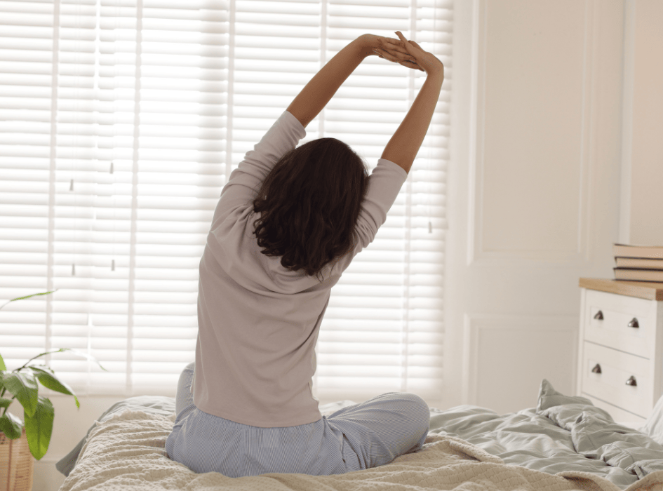 Nežna jutranja rutina za razgibavanje hrbtenice in sklepov