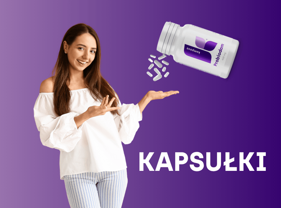 žena ukazuje na sypajúce sa kapsule probiodom z dózy