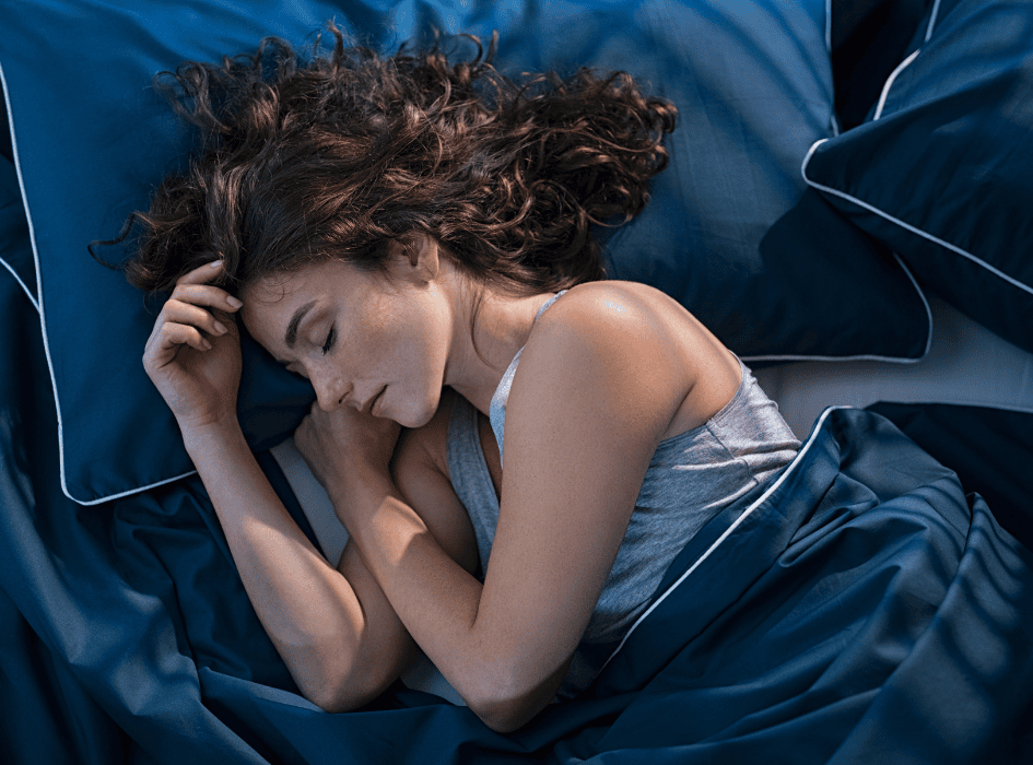 žena spí kvalitný spánok-alt