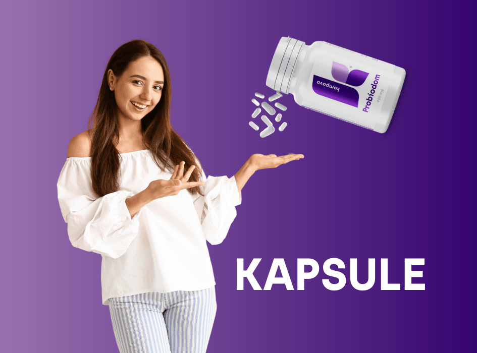 žena ukazuje na sypajúce sa kapsule probiodom z dózy