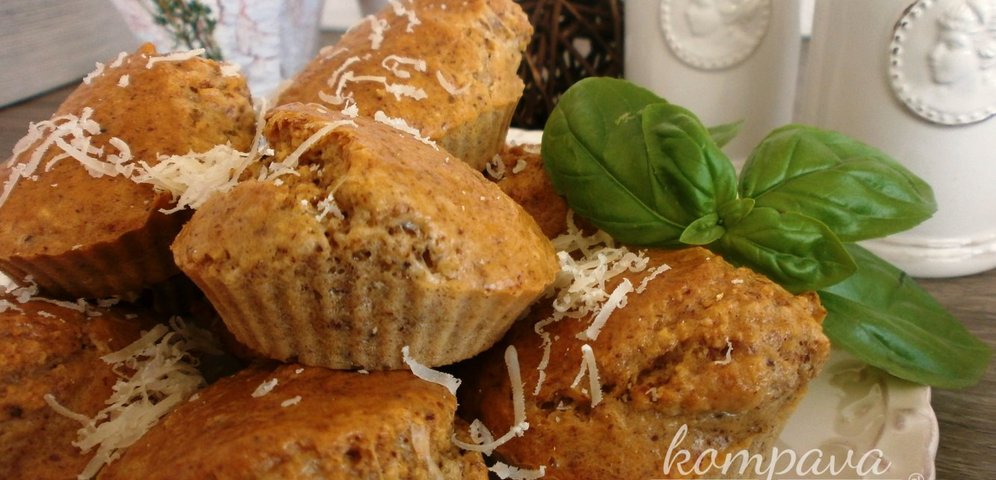 Slané muffiny z proteinu a mandlí se sezamovým-dýňovým posypem