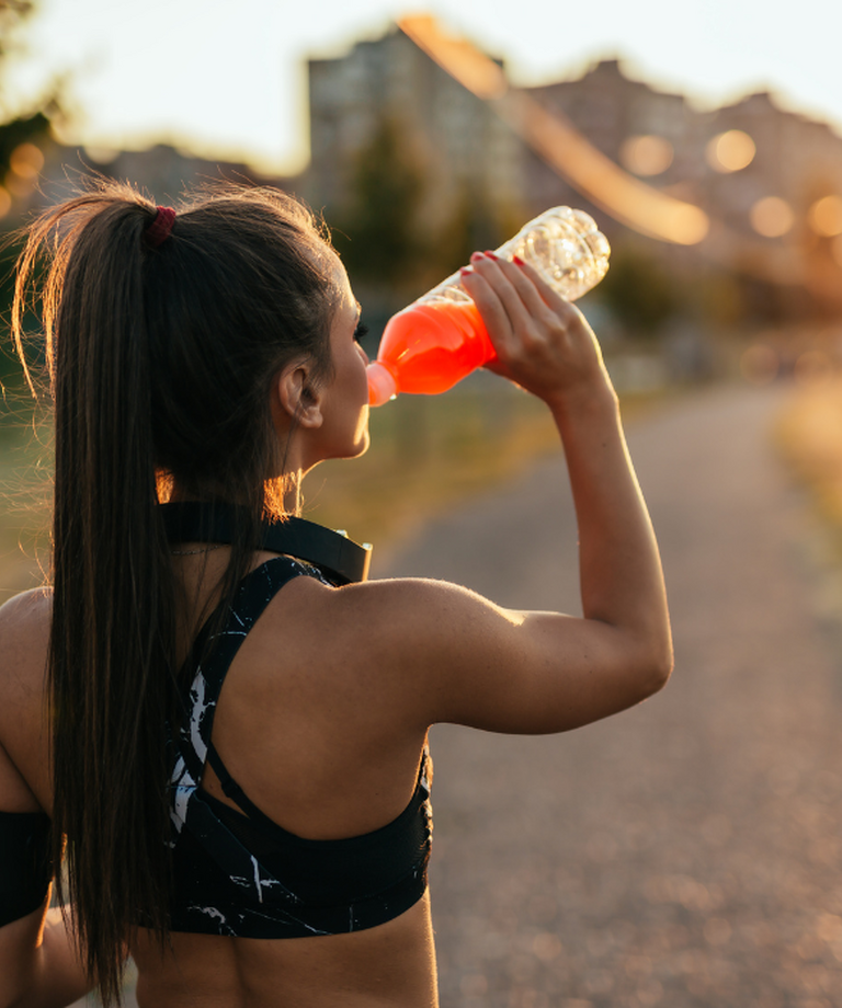 Osvežilna poletna limonada polna beljakovin: To je čisti JUICY Protein s CLEAR Whey