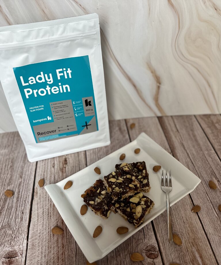 Proteinové kostky se sušeným ovocem