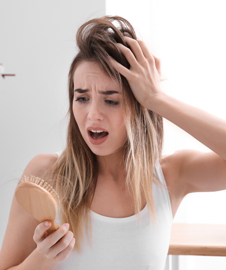 Jak zastavit vypadávání vlasů? Které vitamíny jsou proti padání vlasů účinné?