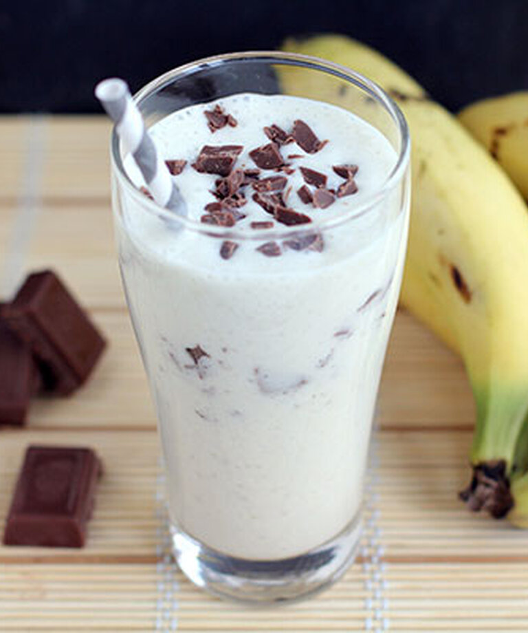 Proteinový jogurt s ovocem a čokoládou - zdravý jídelníček