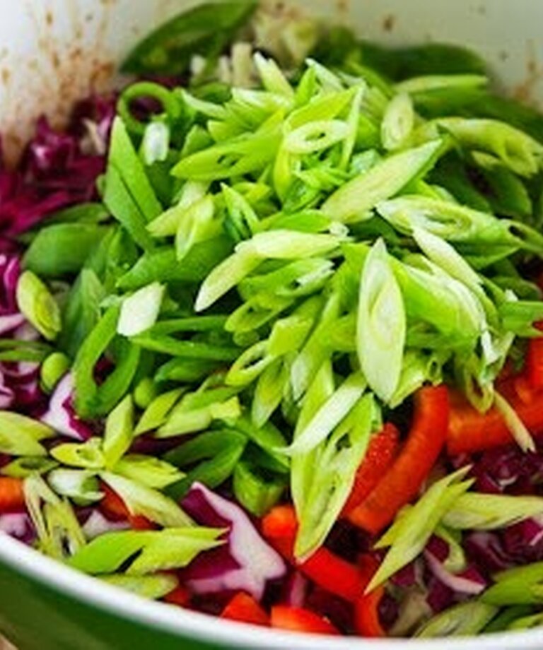 Surówka z kapusty z całym groszkiem