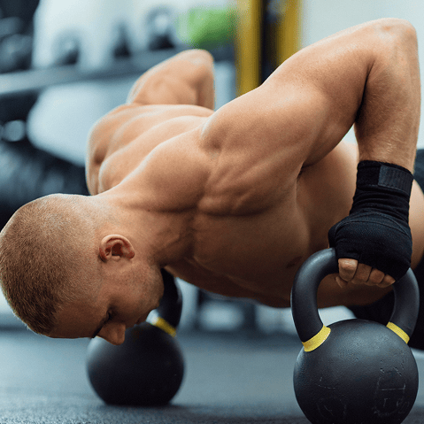 Pre-Workout SHOT ananas 60 ml od KOMPAVA pre silovy trening, vysoku aktivitu a zapojenie svalov